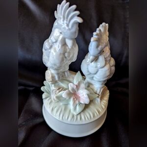 Vintage Porcelain Musical Cockatoos, plays Moon River.  1985 Arnart musical box